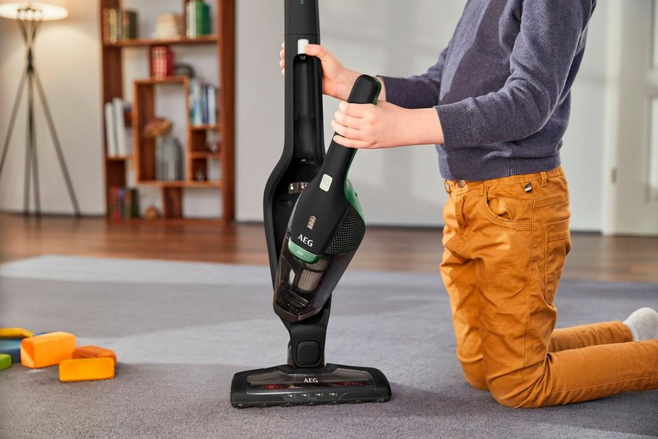 AEG Akku-Hand-und Stielstaubsauger CX7-2-45MÖ, 2200 W, beutellos, Flexible 2in1 Funktion, mit Bürstenreinigungsfunktion