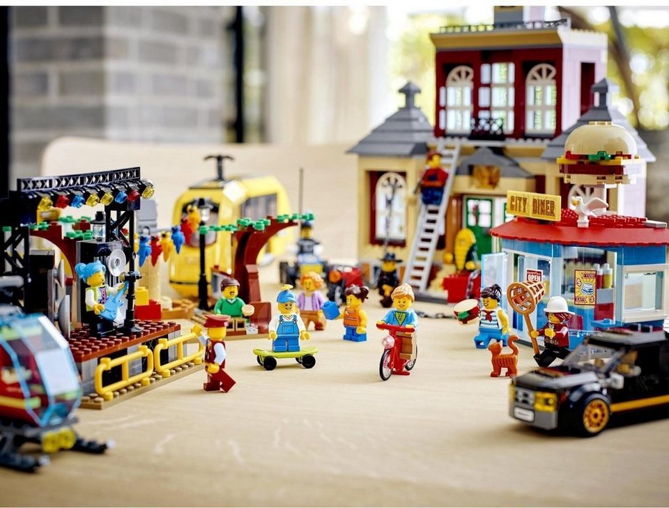 LEGO® City 60271 Stadtplatz Bausatz für Kinder, geeignet ab 6 Jahren, Spielbausteine, (1517 St)