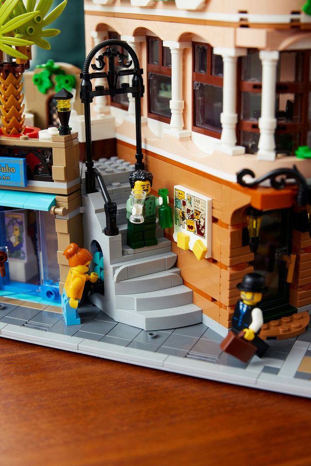 LEGO® Creator Expert Boutique-Hotel, detailreiches Gebäude Spielbausteine, (3066 St), Viele authentische Details wie Möbel, Kunstwerke und Pflanzen