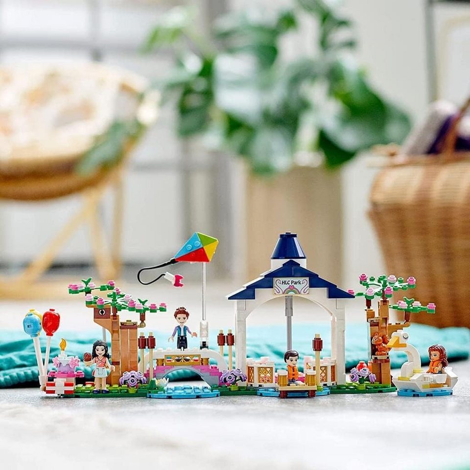 LEGO® Friends - Heartlake City Park (41447) Konstruktions-Spielset, (41 St)