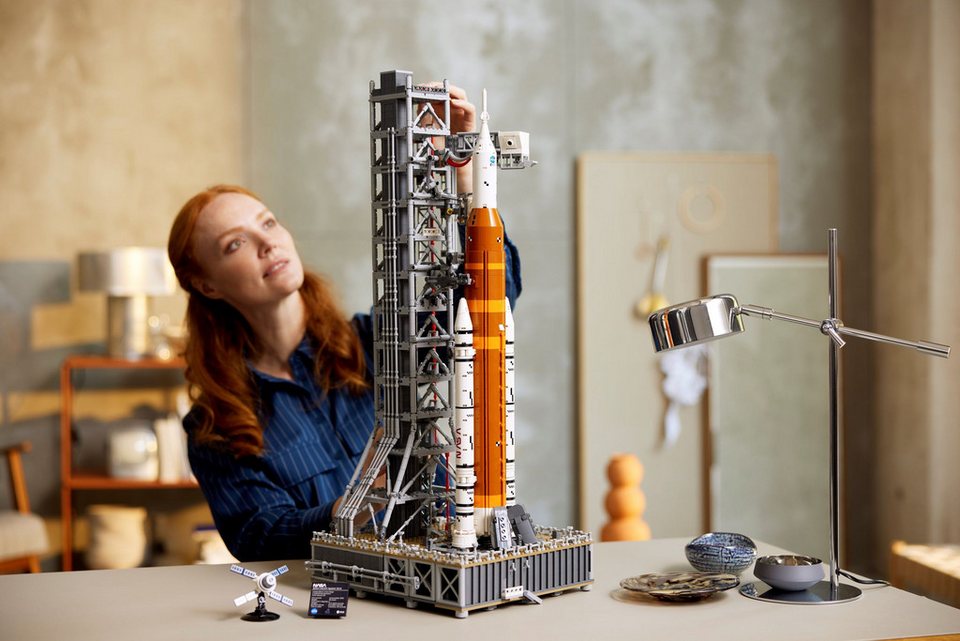 LEGO® Icons - NASA Artemis Startrampe (10341) Konstruktions-Spielset, (Advanced Models, 3601 St., Artemis Space Launch System)