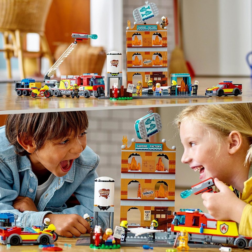 LEGO® LEGO Feuerwehreinsatz mit Löschtruppe Konstruktionsspielsteine