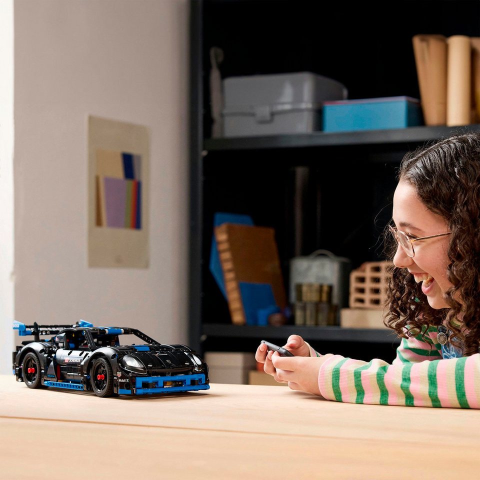 LEGO® Porsche GT4 e-Performance Rennwagen (42176), LEGO Technic Konstruktionsspielsteine, (834 St), Made in Europe
