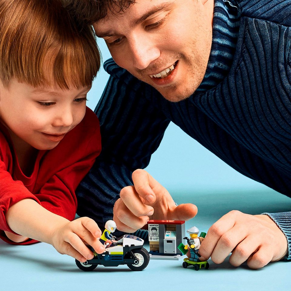 LEGO® Verfolgungsjagd mit dem Polizeimotorrad (60455), LEGO City Konstruktionsspielsteine, (65 St), Made in Europe