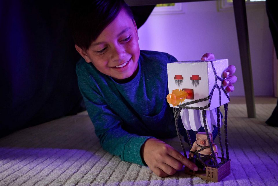 Mattel® Actionfigur Minecraft Ghast mit Feuerattacke, (Set), mit Lichteffekten, Geräusche und mehr