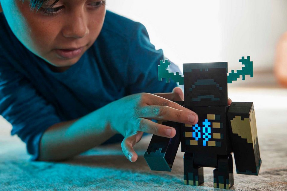 Mattel® Actionfigur Minecraft, The Warden, mit Licht & Geräuschen