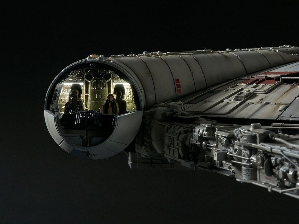 Revell® Modellbausatz Disney Star Wars™ Millennium Falcon Perfect Grade™, Maßstab 1:72, mit Photoätzteilen und LED-Beleuchtung