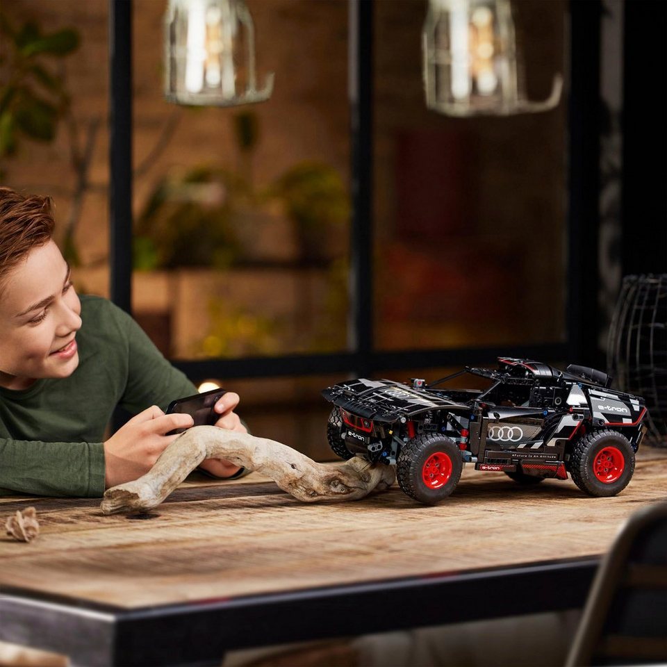 LEGO® Audi RS Q e-tron (42160), LEGO® Technic Konstruktionsspielsteine, (914 St), Made in Europe
