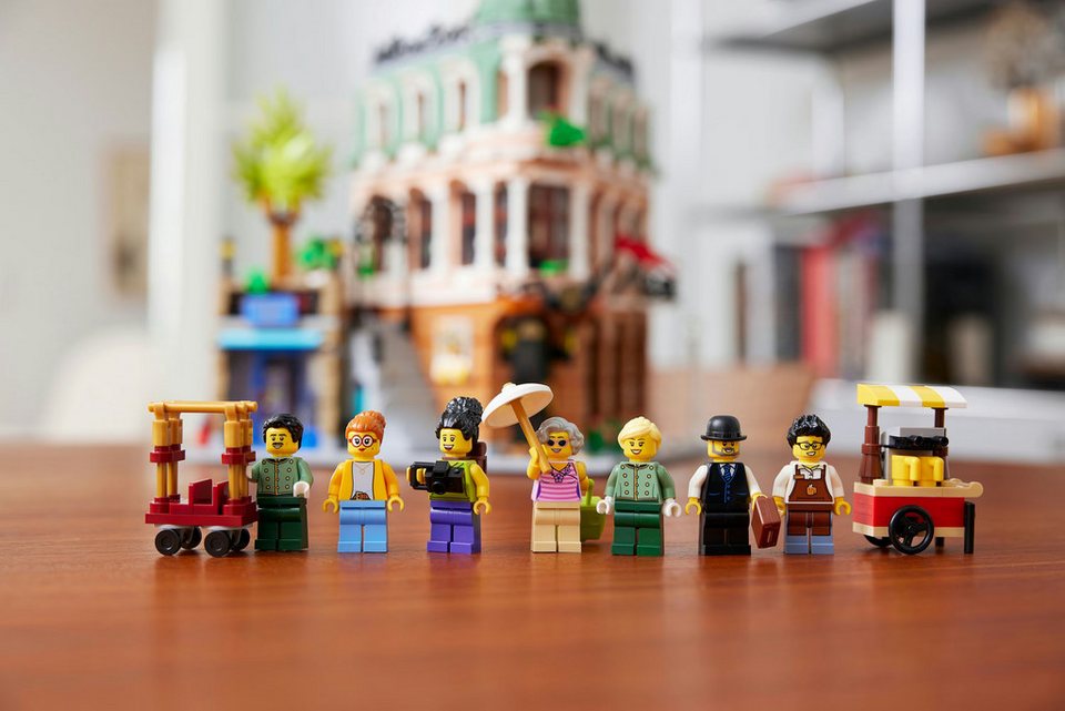 LEGO® Creator Expert Boutique-Hotel, detailreiches Gebäude Spielbausteine, (3066 St), Viele authentische Details wie Möbel, Kunstwerke und Pflanzen