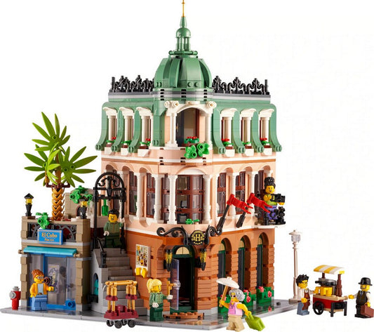 LEGO® Creator Expert Boutique-Hotel, detailreiches Gebäude Spielbausteine, (3066 St), Viele authentische Details wie Möbel, Kunstwerke und Pflanzen